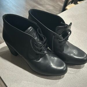 Clark’s leather used shoes